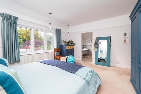 62 Cornwall Road, Sutton, SM2 6DS