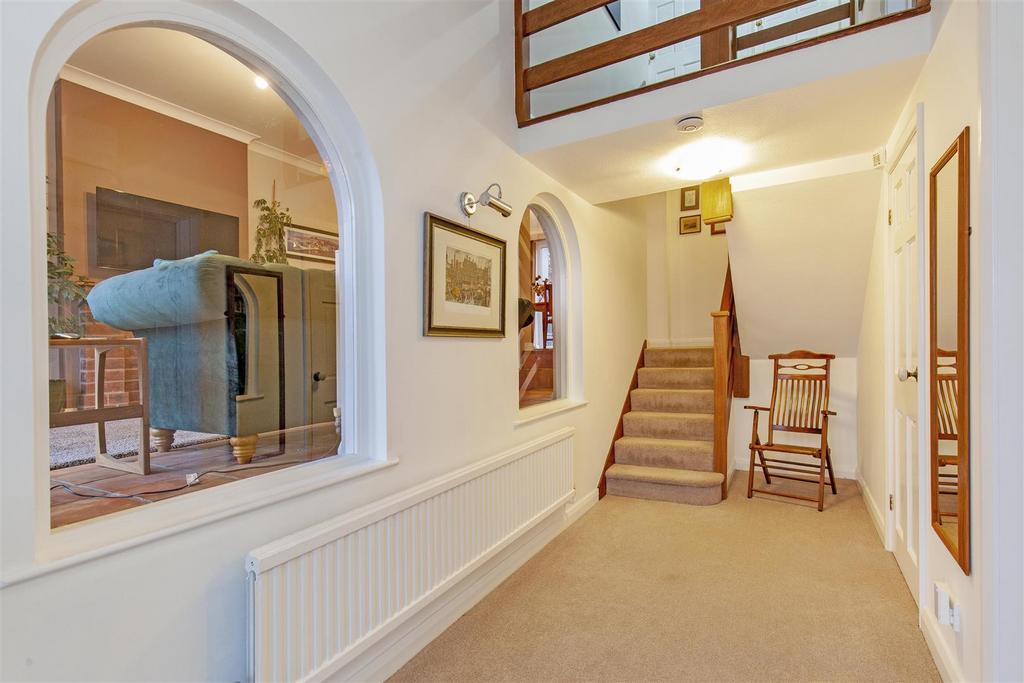 Entrance Hall-2.jpg