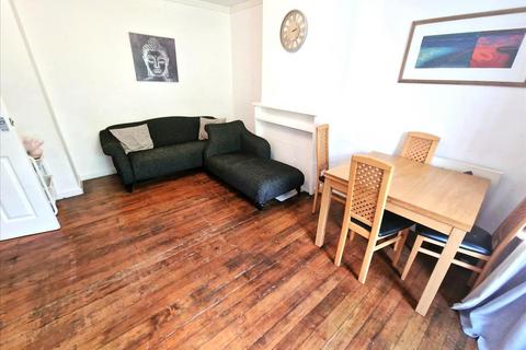 3 bedroom terraced house to rent, Castillon Road, London, SE6