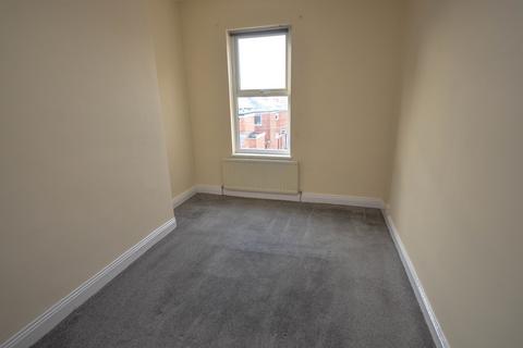 2 bedroom maisonette to rent, Stanhope Road, South Shields