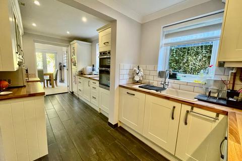 3 bedroom detached house for sale, Gramwell, Shenley Church End, Milton Keynes, MK5