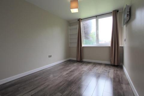 3 bedroom apartment to rent, Grange Court Road, Bristol BS9