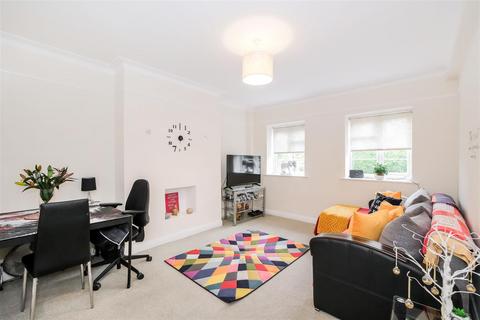 2 bedroom flat for sale, The Drive, London