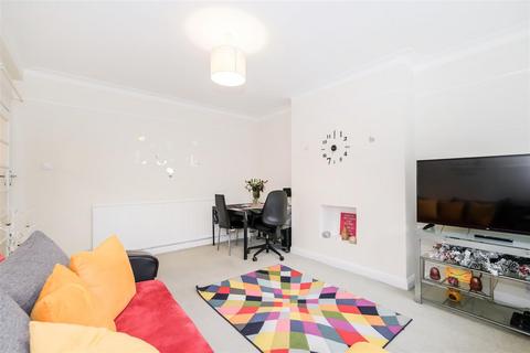 2 bedroom flat for sale, The Drive, London