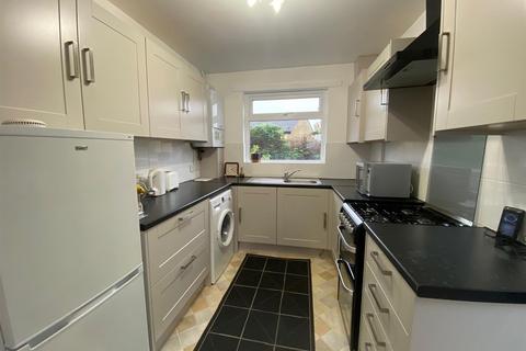 3 bedroom semi-detached house to rent, Boothroyd Drive, Crosland Moor, Huddersfield