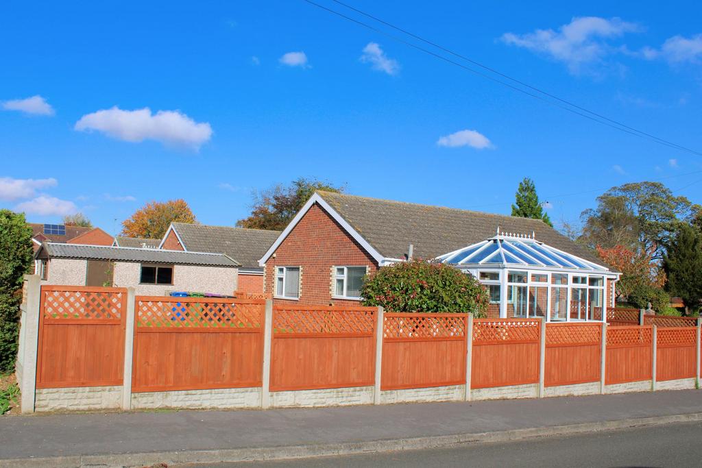 School Lane, North Kelsey, LN7 3 bed detached bungalow for sale £235,000