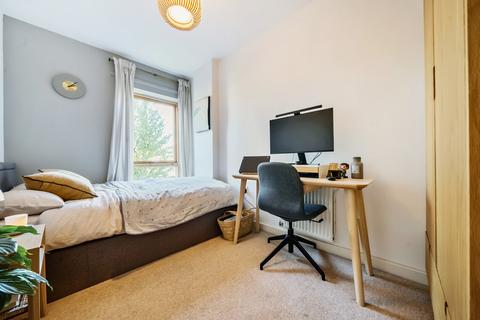 2 bedroom apartment for sale, Hamlet Close, London