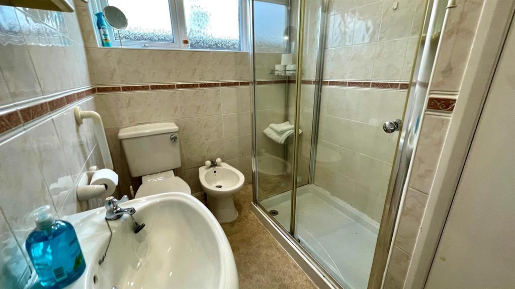 4 piece shower room