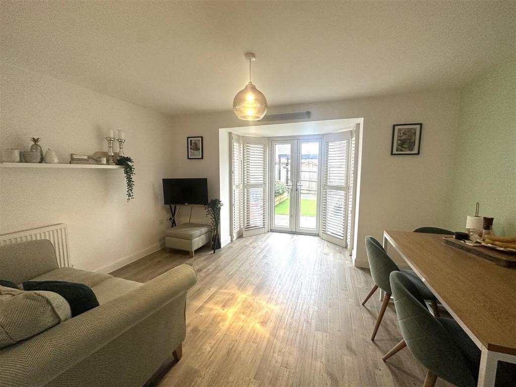 Montgomery Avenue, Aldershot GU11 3 bed house for sale £450,000
