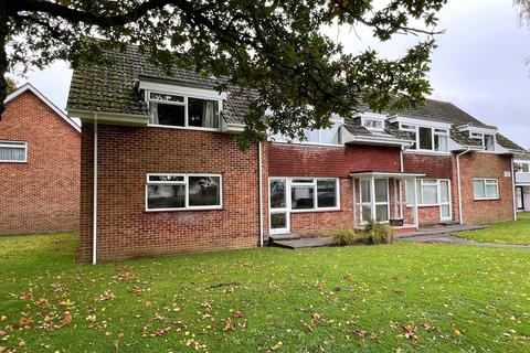 2 bedroom ground floor flat for sale, Keswick Road, New Milton, Hampshire. BH25 5JQ