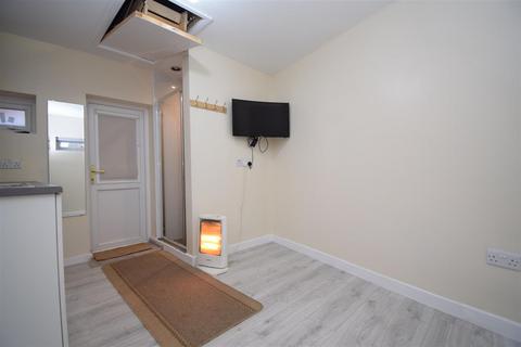 1 bedroom flat to rent, Addingford Lane, Wakefield WF4