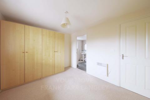 2 bedroom penthouse to rent, Hawkes Close, Slough SL3