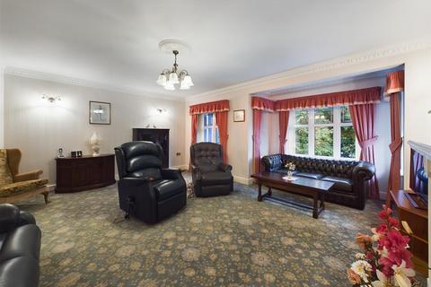 2 bedroom apartment for sale, Sutherland Court Gardens, Cromer