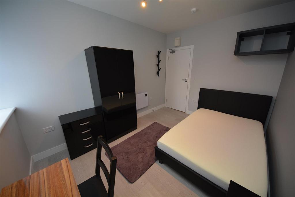 The Elms, Cowley Hill Lane, St... 1 bed in a house share to rent £563
