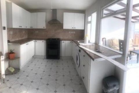 3 bedroom house to rent, Westbury Avenue, Southall, UB1