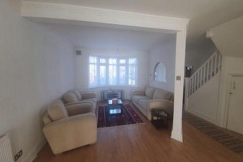 3 bedroom house to rent, Westbury Avenue, Southall, UB1