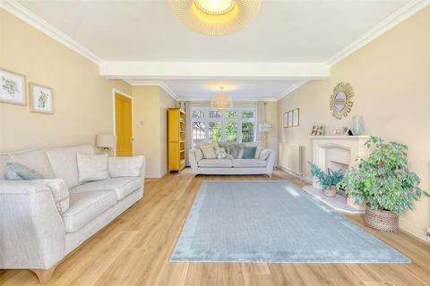 2 Luppit Close, Hutton, Brentwood, CM13 2JU