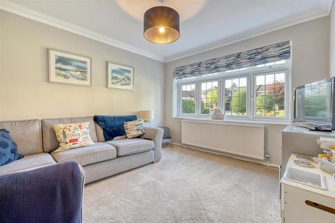 2 Luppit Close, Hutton, Brentwood, CM13 2JU