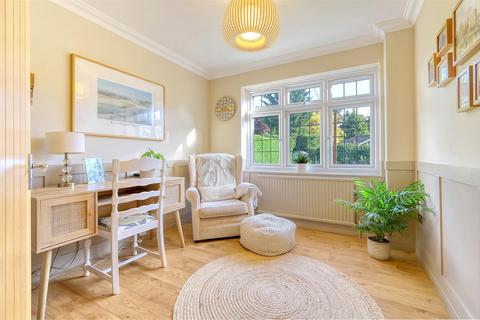 2 Luppit Close, Hutton, Brentwood, CM13 2JU