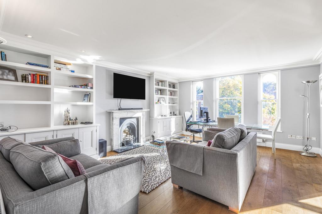 Sheen Road, Richmond, TW9 2 bed apartment to rent £2,800 pcm (£646 pw)