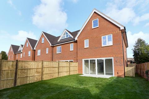 4 bedroom end of terrace house for sale, Penington Mews, Chalfont St. Peter, Gerrards Cross, Buckinghamshire