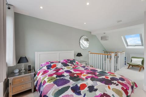 4 bedroom end of terrace house for sale, Clarence Walk, Redhill RH1