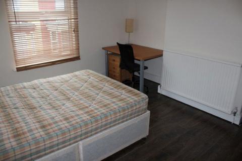 3 bedroom house to rent, Brookdale Road, Liverpool