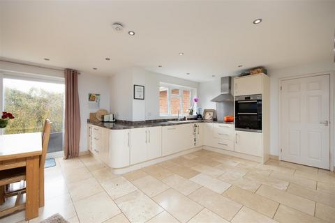 4 bedroom detached house for sale, Shore Place, Trowbridge