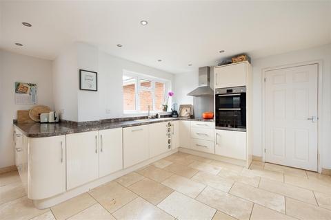 7 Shore Place, Trowbridge, BA14 9TB