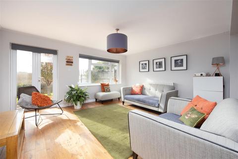 7 Shore Place, Trowbridge, BA14 9TB