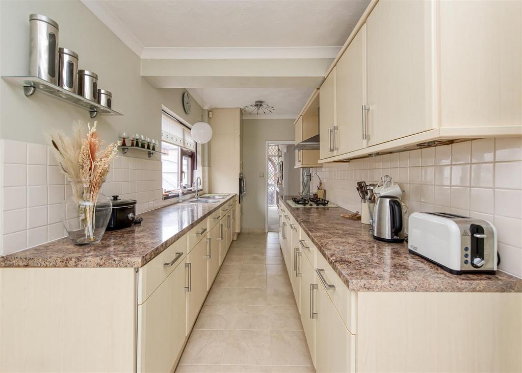 77 Woodland Road-kitchen3.jpg