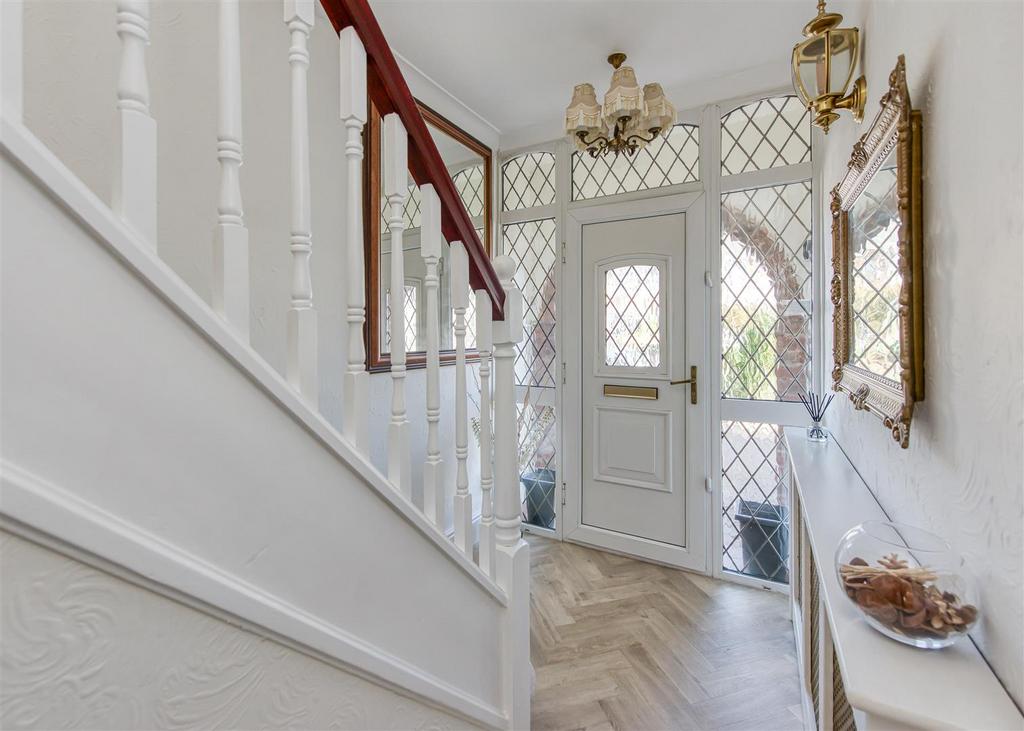 77 Woodland Road-hall SEP25.jpg