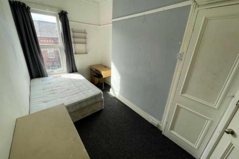 6 bedroom house to rent, Regent Park Terrace, Leeds LS6