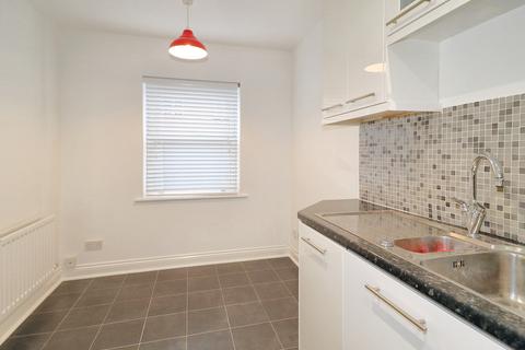 3 bedroom terraced house to rent, Primrose Road, Hersham KT12