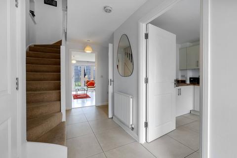 4 bedroom semi-detached house to rent, Kensal Green Drive, Maidenhead