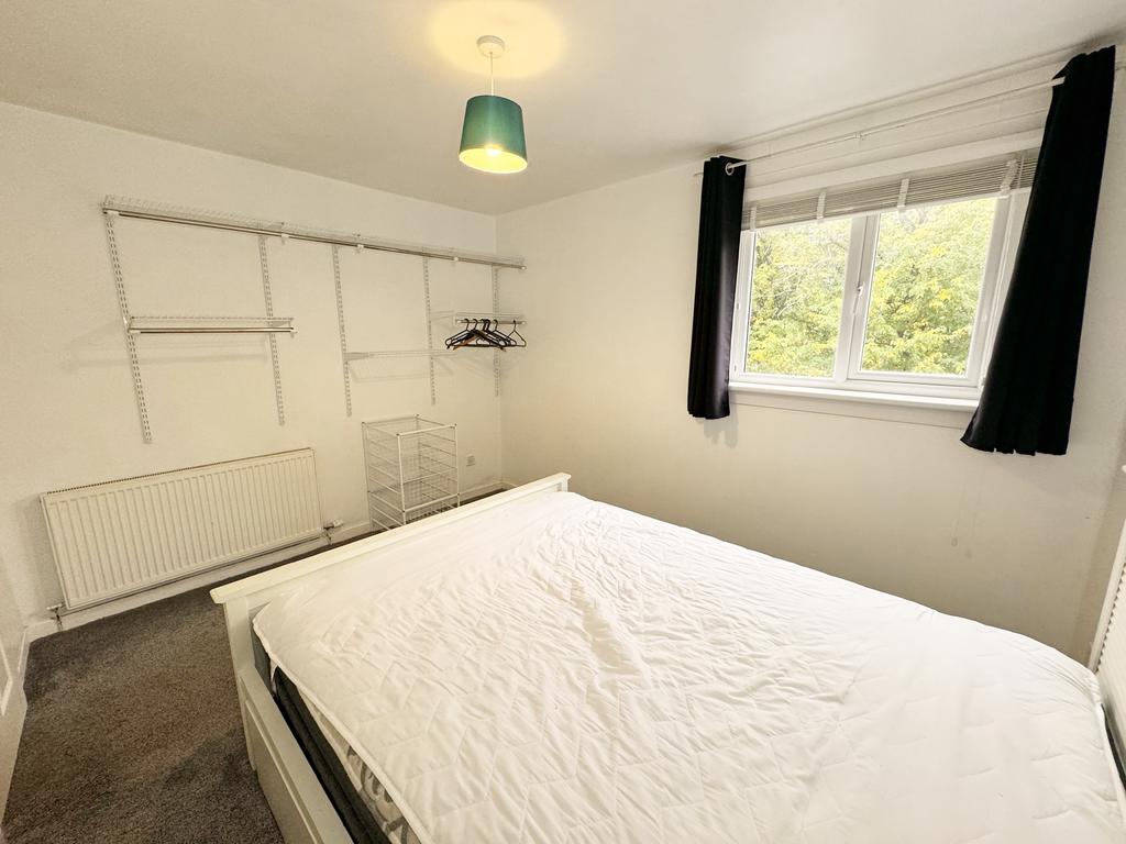 Bedroom 1 (2)