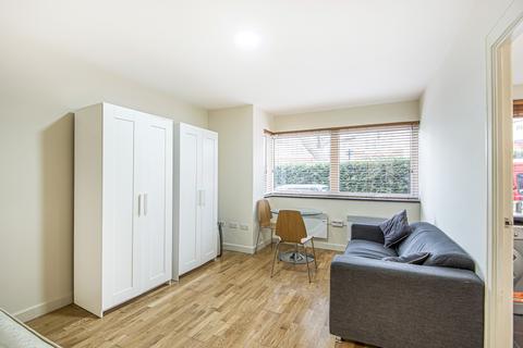 Studio to rent, Sudbrooke Road London SW12