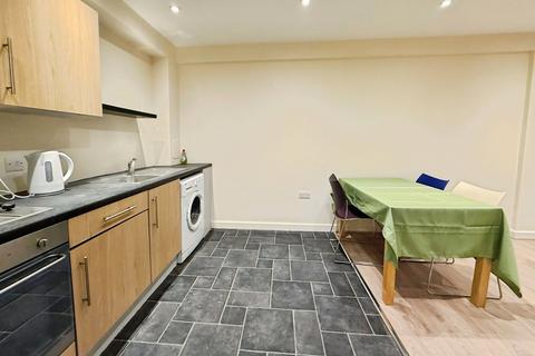 2 bedroom flat to rent, Wilbraham Road, Manchester, Greater Manchester, M14