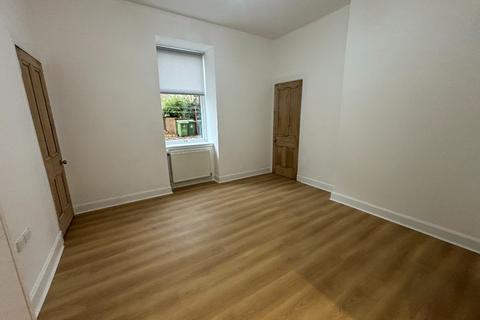 2 bedroom flat to rent, Cumbernauld Road, Dennistoun, Glasgow, G31