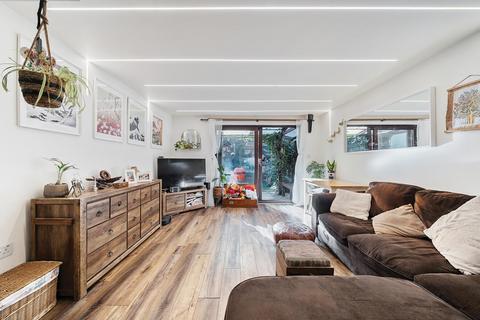 42 Cuthbert Gardens, London, SE25 6SS