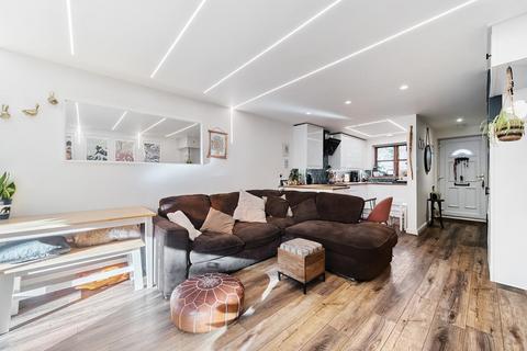 42 Cuthbert Gardens, London, SE25 6SS