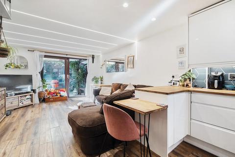 42 Cuthbert Gardens, London, SE25 6SS