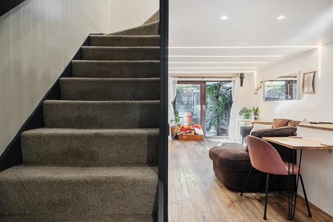 42 Cuthbert Gardens, London, SE25 6SS