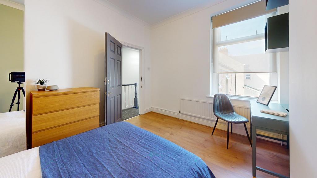 81-Allensbank-Road-Bedroom(7).jpg