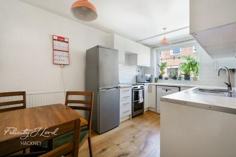 3 bedroom flat for sale, Blackstone Estate, Hackney, E8