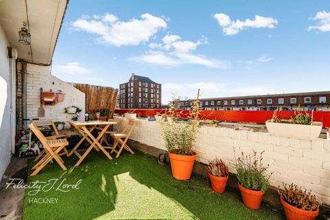 3 bedroom flat for sale, Blackstone Estate, Hackney, E8