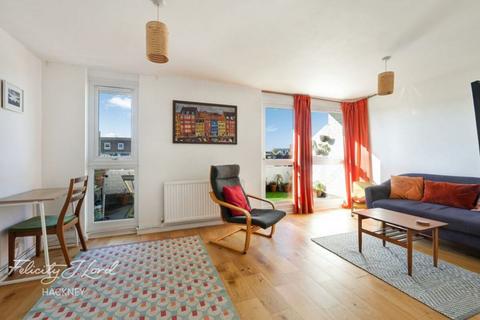 3 bedroom flat for sale, Blackstone Estate, Hackney, E8