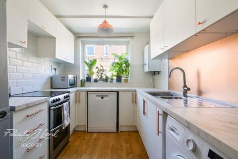 3 bedroom flat for sale, Blackstone Estate, Hackney, E8