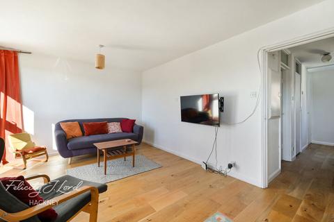 3 bedroom flat for sale, Blackstone Estate, Hackney, E8