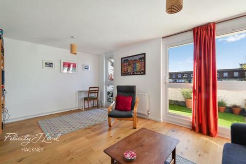 3 bedroom flat for sale, Blackstone Estate, Hackney, E8